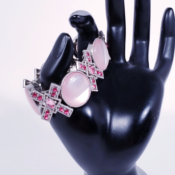 Bracelet Silver and Shades of Pink in X's and O's - Picture 2 of 5